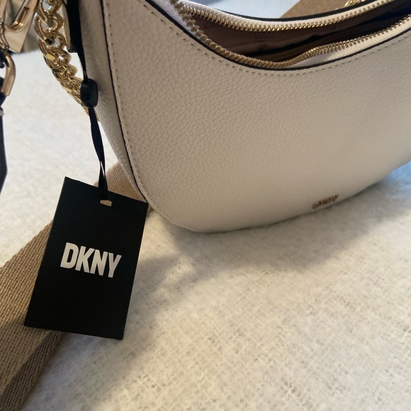 DKNY Sling CROSSBODY bag white, Jessie Crescent NWT set with AirPod case - Picture 6 of 12
